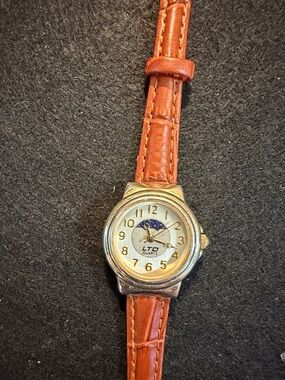 Vintage Women's Brown Leather Strap Watch
